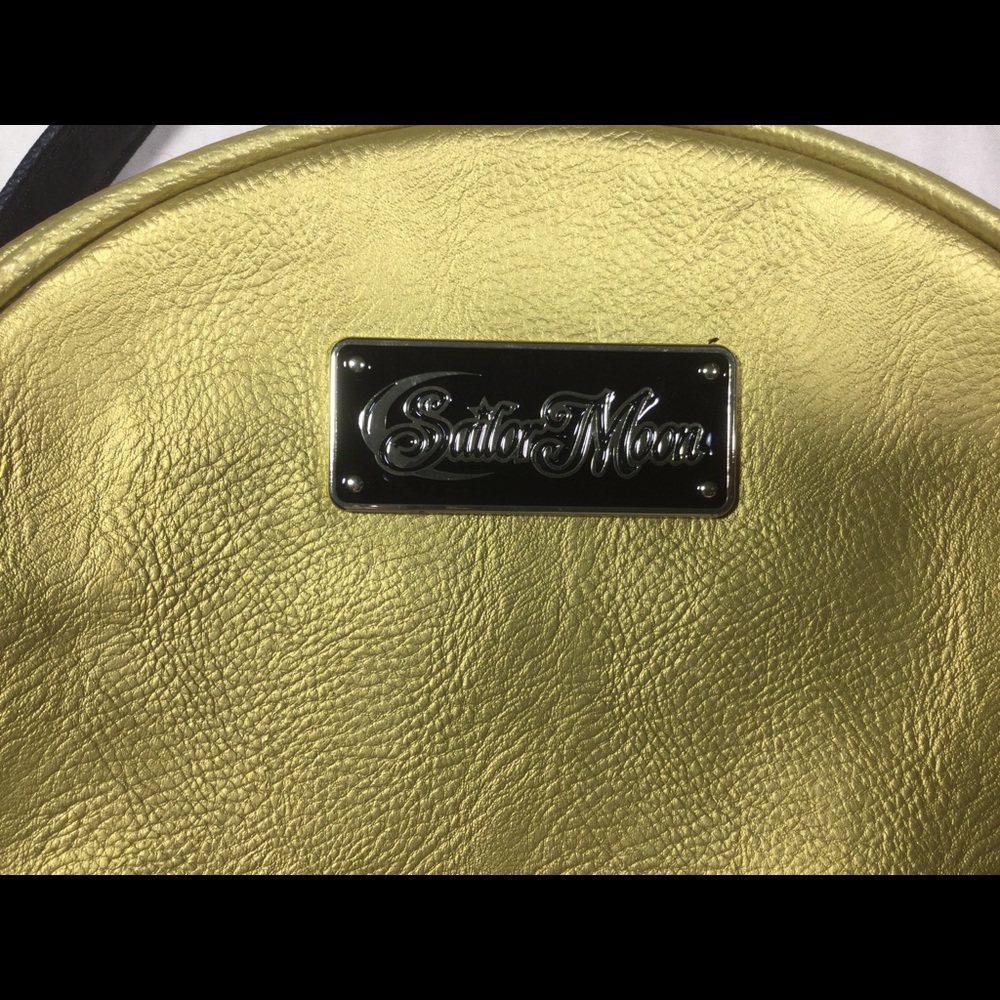 Sailor Moon Transformation Brooch Crossbody Bag - Picture 6 of 11